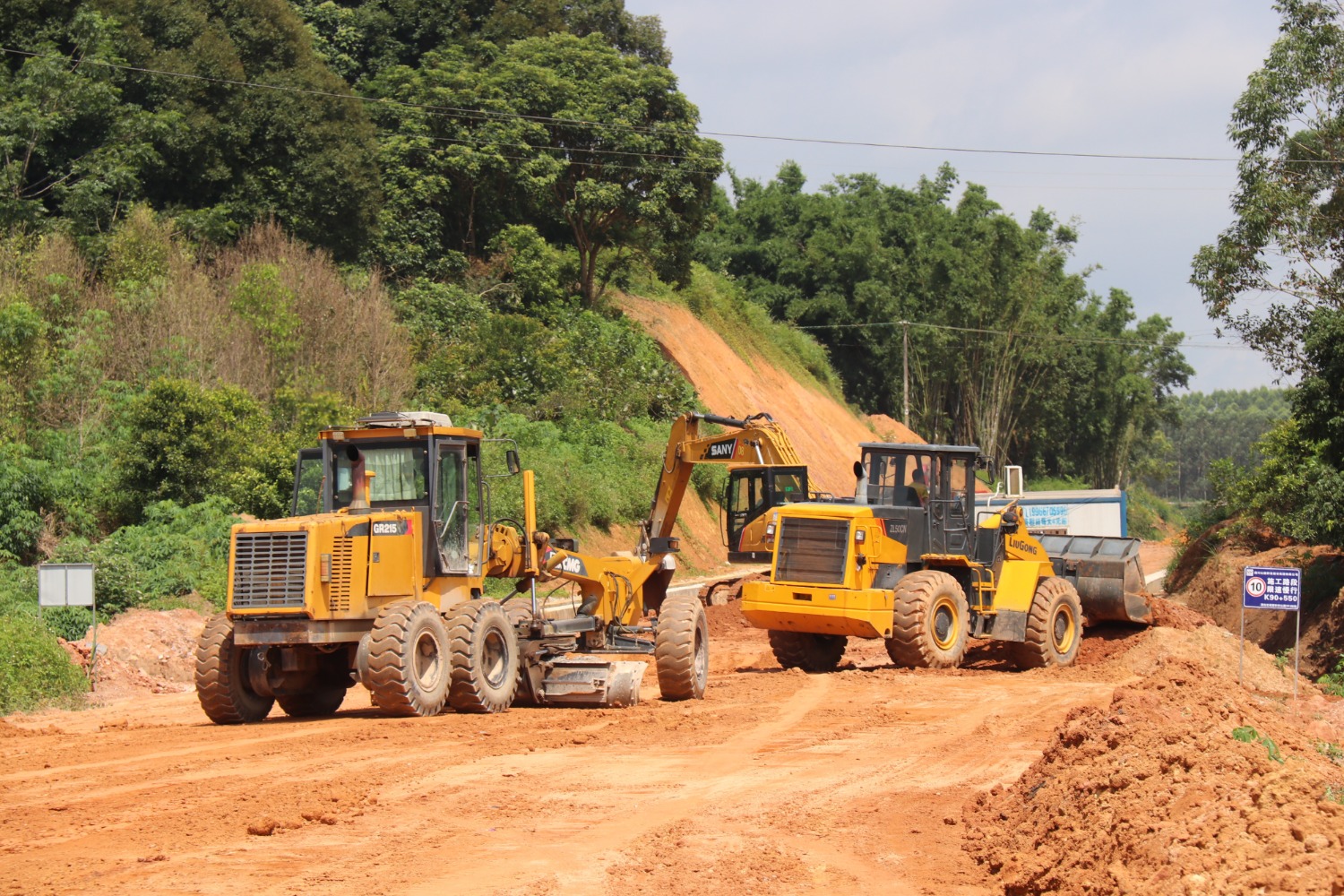 6.浦钦路以党建为引领，推动项目建设跑出加速度（黄思志 摄）.JPG
