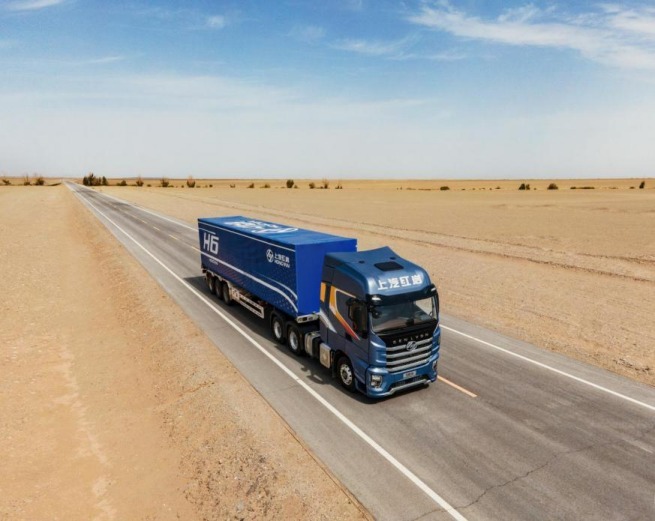 不惧运价低迷，上汽红岩杰狮H6牵引车助力卡友高效盈运_20211019131.png